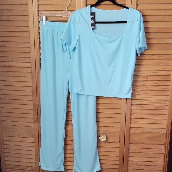Caike-Sports Tops - NWT Caike-Sports 2-Piece Lounge Set Light Blue Stretchy Athleisure Outfit Size M
